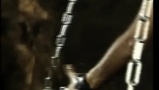 Schwarze schlampe aus deutschland wurde in bondage-session bestraft