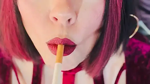 Velvet и Сигареты! Tina Snua Chain курит 2 пробки 100 сигарет - дрейфующая OMI OME Snap вдыхает курильщицу