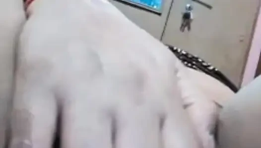 Akele me bhabhi Masturbation karte huye... pani nikal rahi h.. land ke liye tadapti huyi...