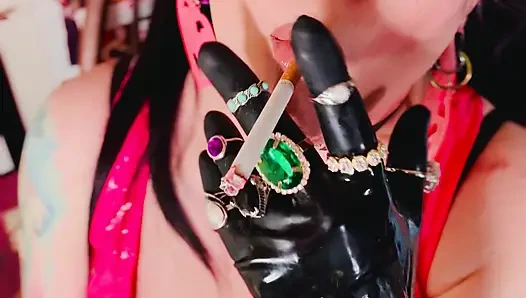 18 ringe & latexhandschuhe! Miss tina Snua raucht 2 Korken zigaretten für ihren Handschuh-fan! - Raucherin OMI OME snap atmet driftend