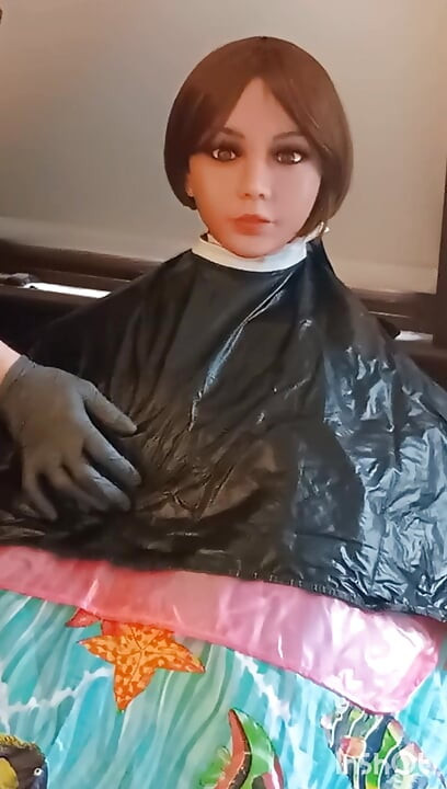 Lindsey shampoo cape show