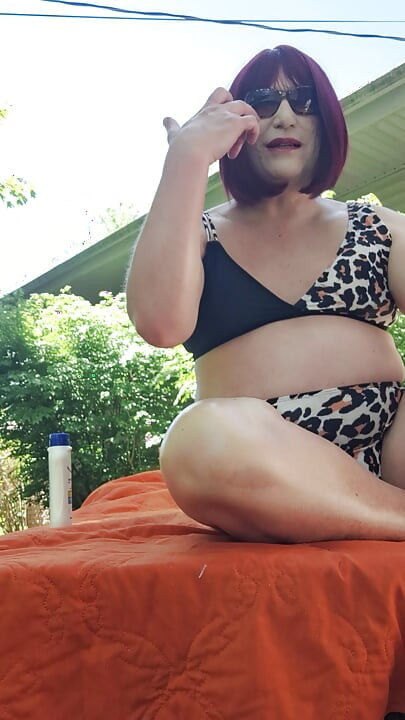 It's a beautiful day to have someone rub lotion on me!