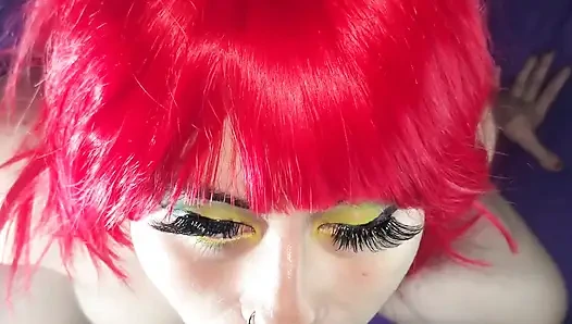 Güzel üvey kızım üvey annesi evde yokken yarağımı emmeyi ve dölümü yutmayı seviyor.