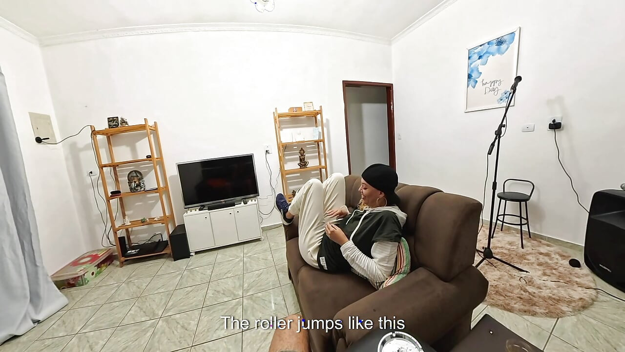 Lezbiyen komşumun yarağıma dokunmasına izin verdim.