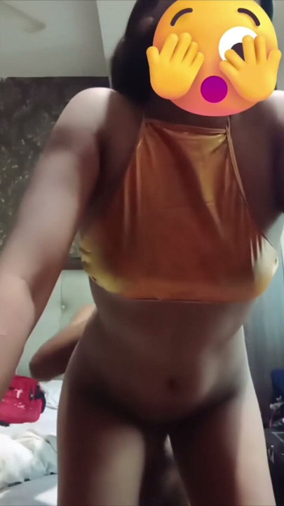 O que devo fazer com esta miúda magrinha 🥵? | Clip 1