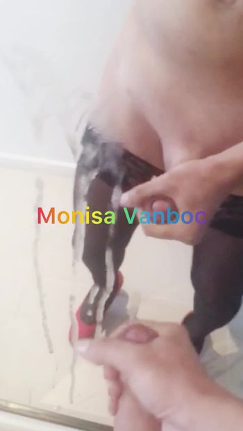 Transsexual Monisa Vanboc grande gozada no espelho, muita porra