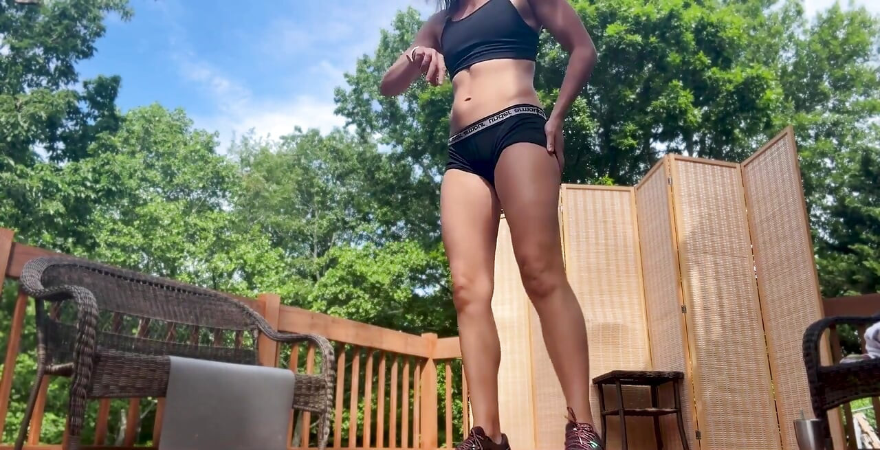 How Many Burpees Lora Cross Can Do