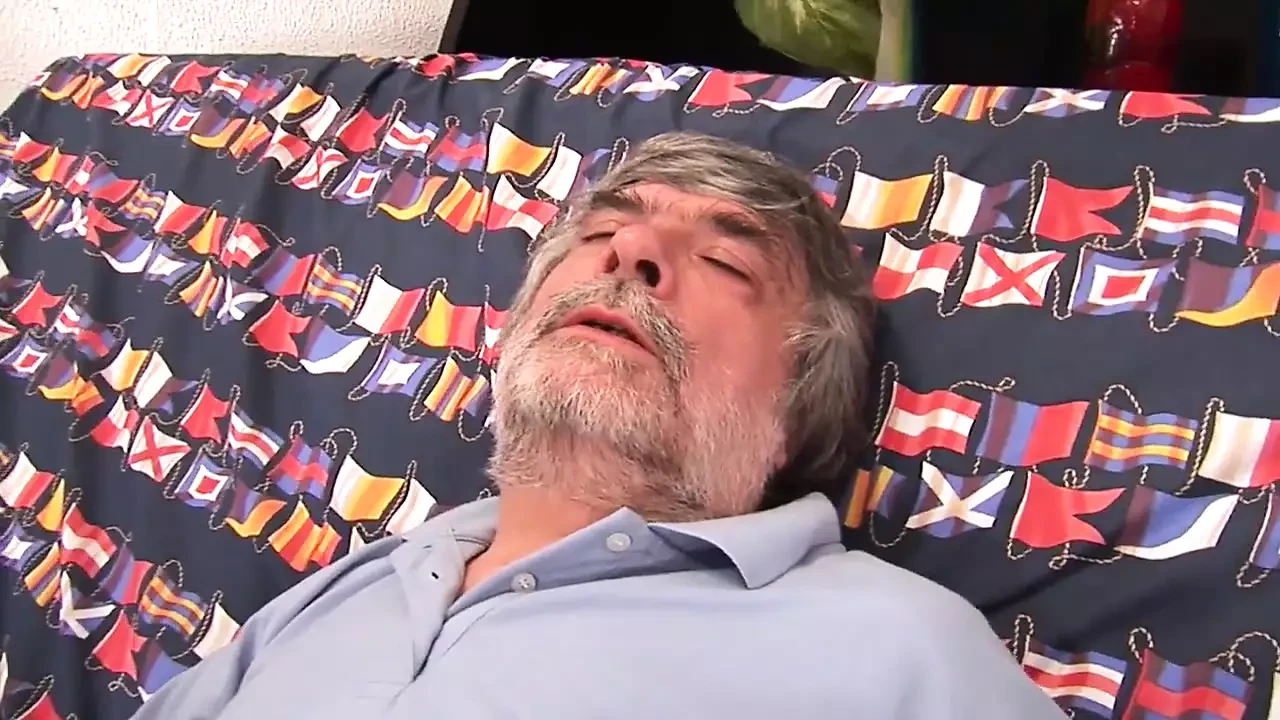 Han är min farfars ålder!