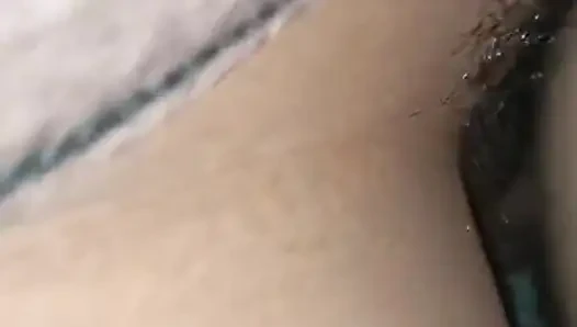Bana eşlik etmesi için en iyi arkadaşımı aradım ve spermimle banyo yaptı