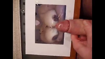 Sherri'nin göğüsleri için beyaz kremim