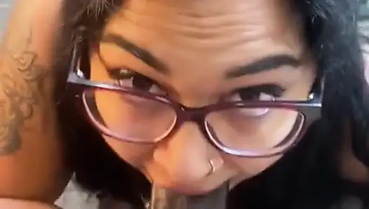 Глубокая глотка большого черного члена с азиатской толстушкой