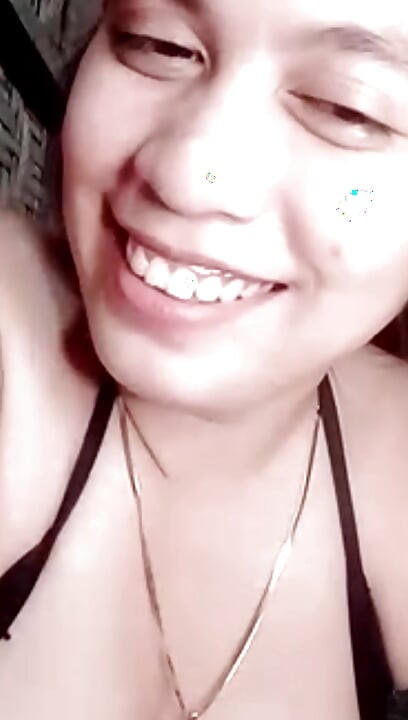 Napaljena azijska tinejdžerka puši seks