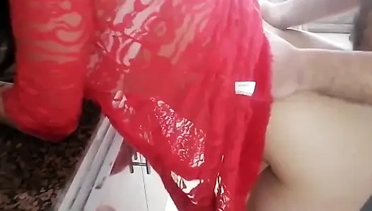 Tesisatçı mutfakta Arap karısını sikiyor aldatan evli kadın