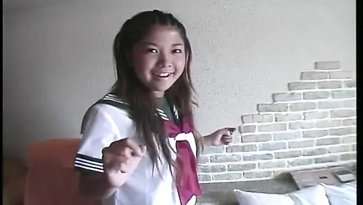 Посмотри эту студентку наслаждается хардкорной сессией