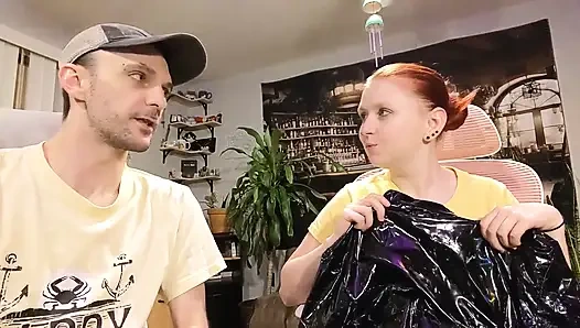 Wish List Geschenke 9 - Rotes Korsett Und Schwarzes Vinyl-kleid Unboxing Und Masturbation