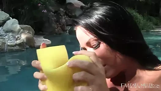 Vanilla Deville Slides Her Fav Toy Between Her Boobies & Pussy Lips!