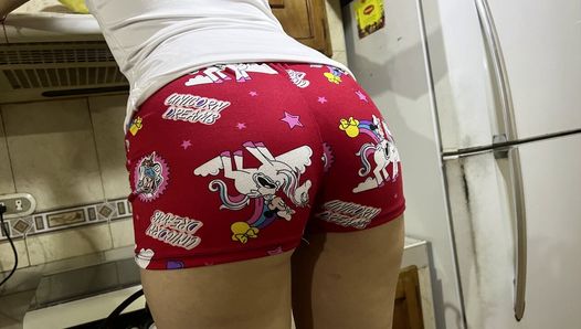 A bunda da minha enteada de 18 anos