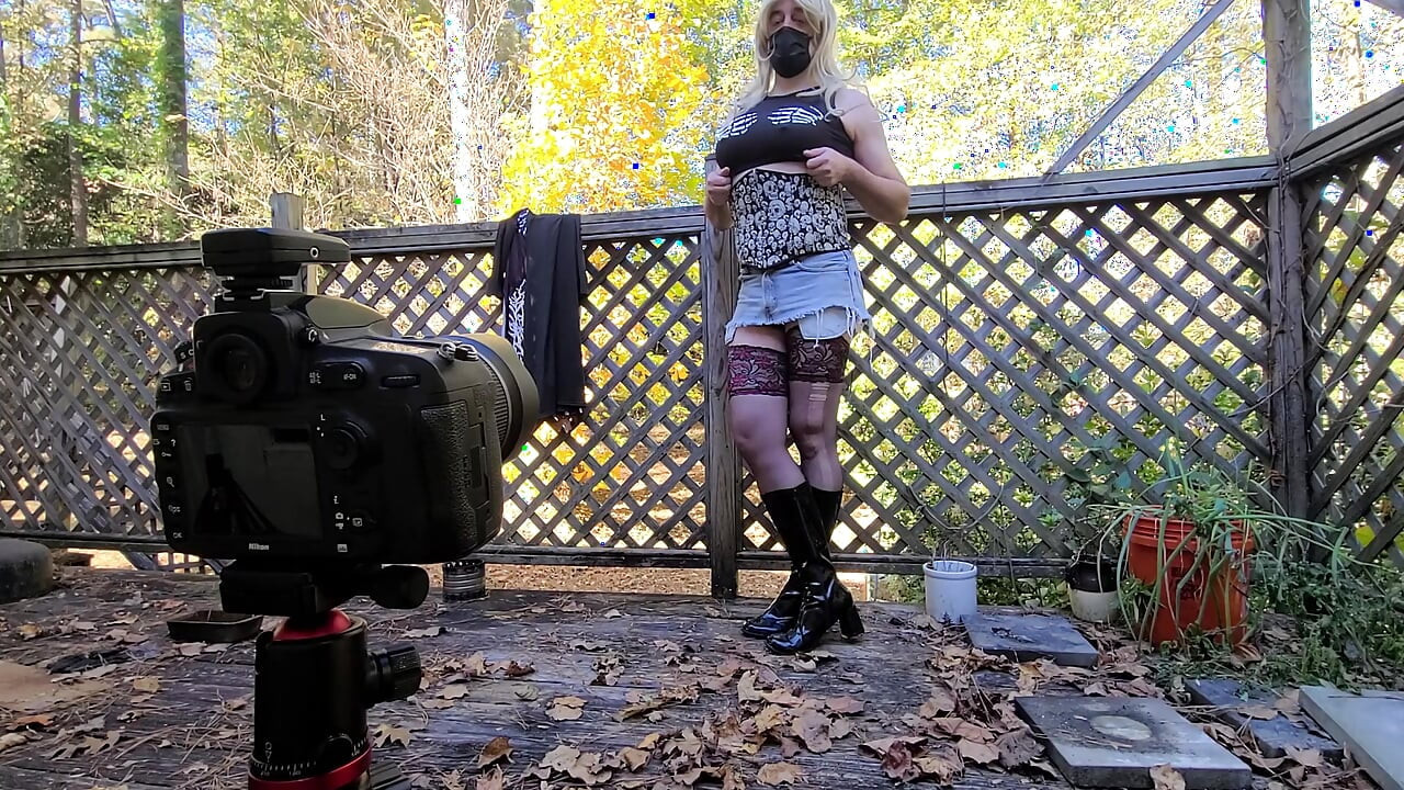 Crossdresser Jon Scarecrow BTS photoshoot