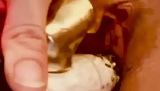 Orta yaşlı seksi kadın amcığını sikiyor