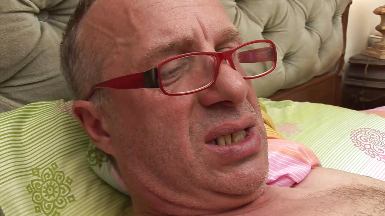 Dirty stepfather with bad thoughts screws his young stepdaughter