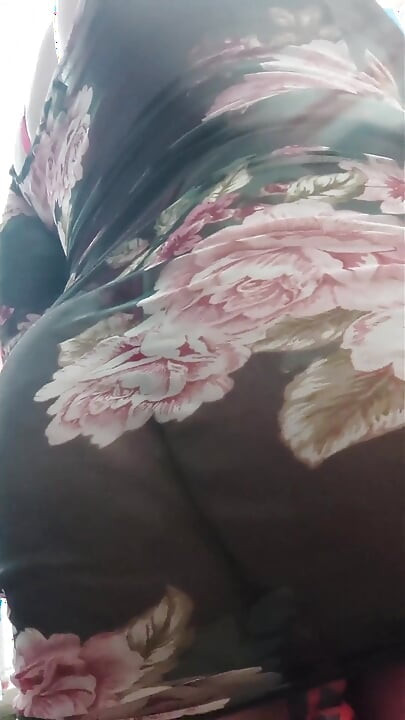 妖蜂伸出尾巴跑腿