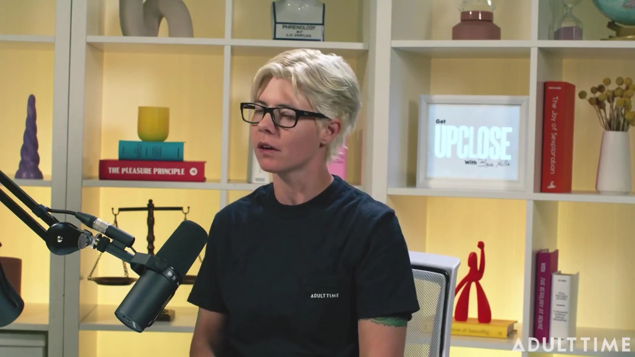 Breaking Shame Cycles & Being True to Yourself, with Khloe Kingsley! | the Adult Time Podcast