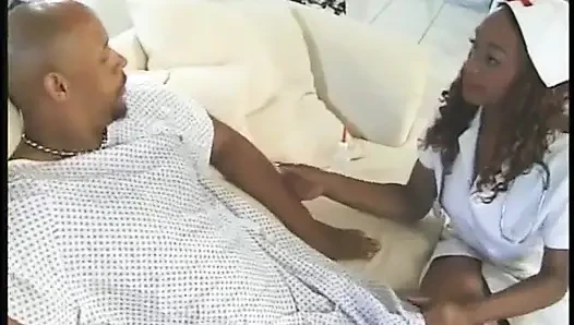 Pantat sempit suster kulit hitam dientot habis-habisan sama kontol raksasa pria kulit hitam