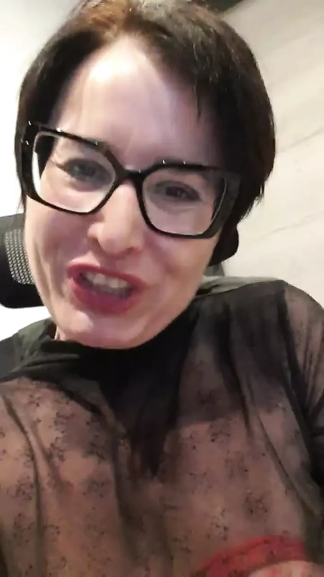 Milf Julie orgasm at work