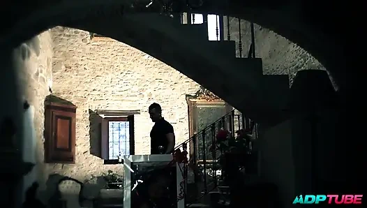 Удар по заднице в запястье