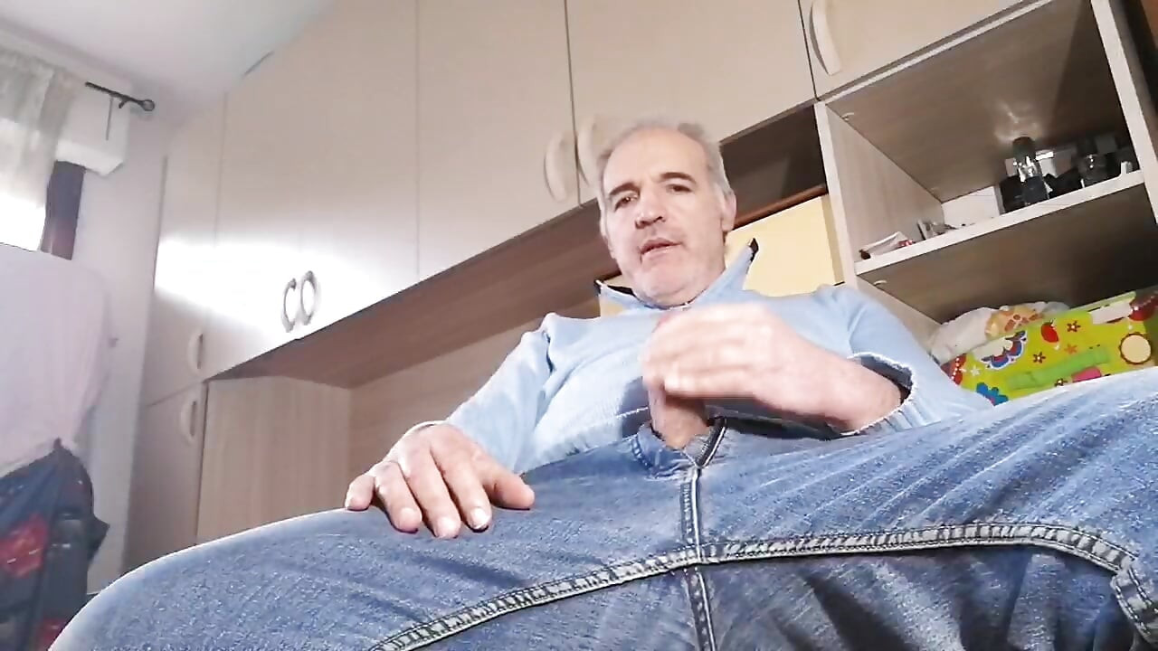 Testislerim sütle doluydu, hemen boşalmam gerekiyor