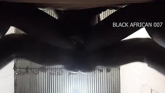Siyah Afrikalı 007 şiddetli göt penetrasyonlu ilk yarak öfkesiyle karşılıyor