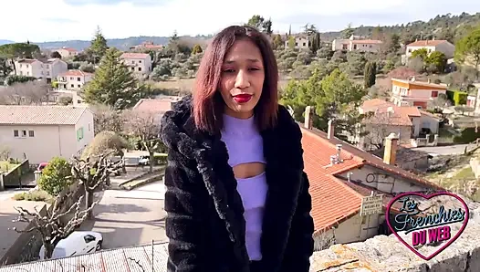 Reyna, шаловливая девушка, которая обожает секс и большие члены