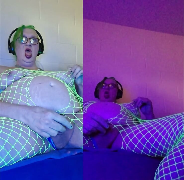 Double Mint Cum - une déesse verte hologram