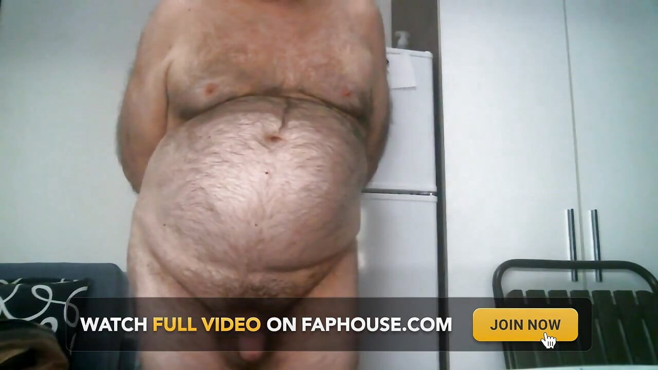 Furry Bear Coach Karl Live Cam Show