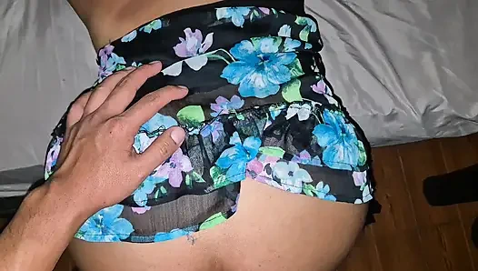 Setelah seharian di pantai saya tidak ragu untuk BERCINTA dengan teman saudara laki-laki saya, saya sangat bersemangat!!