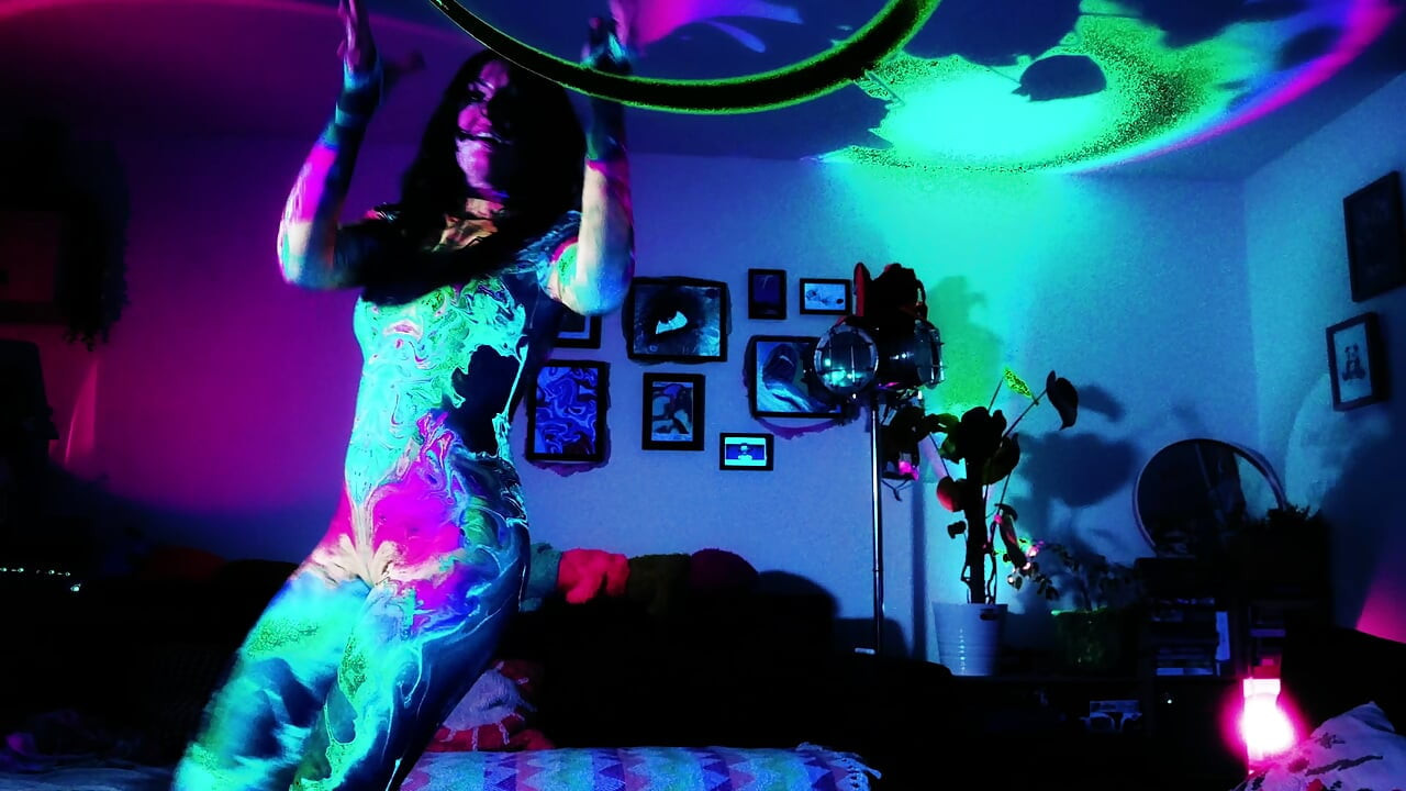 Neon Raver Lays A Clutch Of Eggs In UV Then Pisses: Ovipositor, Egg Play And Watersports Seduction