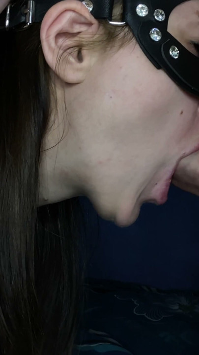 A green-eyed neighbor came to visit for salt, but it turned out she needed my hot pulsating sperm in her mouth | Clip 1