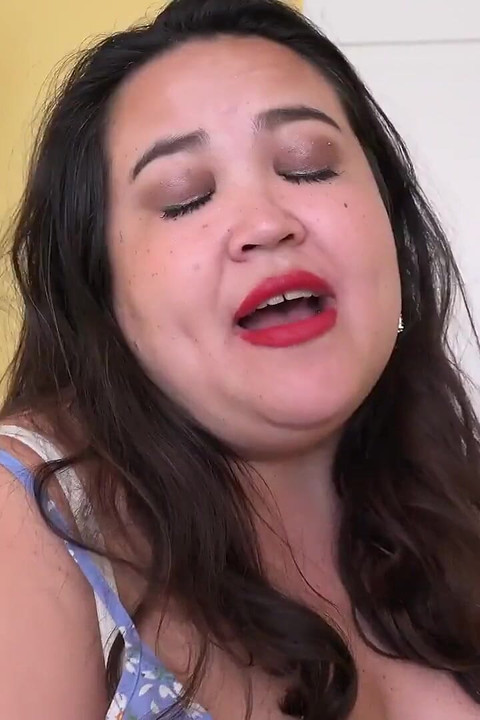 Auntjudys - tombul Asyalı orta yaşlı seksi ev sahibiniz Mimi seni külotunu çalarken yakalıyor