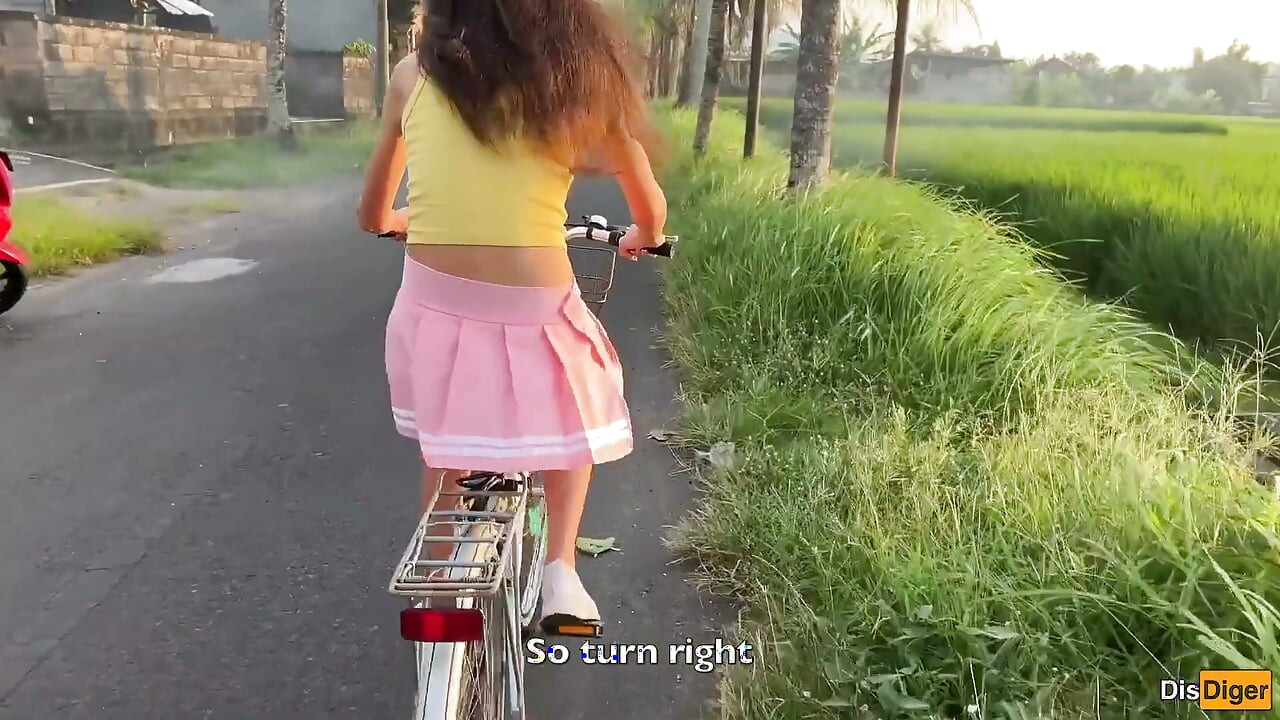 Thanked a Stranger with My Pussy After He Helped Me with My Bike - Creampie