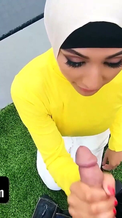 Hijab Girl Nina Grew Up Watching American Teen Movies And Is Obsessed With Becoming Prom Queen | Clip 2