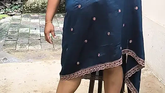 Desi mädchen oben ohne, sexy fotoshooting in blauer salwar, Nach dem Shooting Bild