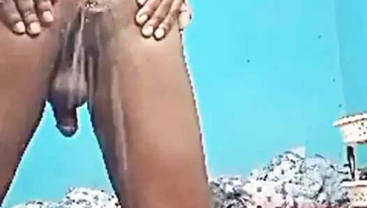 Kenyan porn video – Pissing and squirting water from my asshole compilation