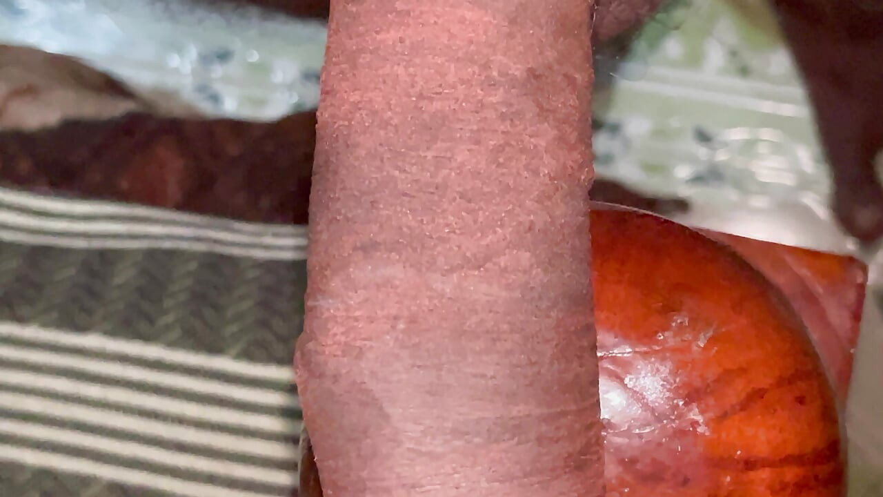 Turuncu renkli Hintli desi oğlan yarağı.