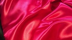 Błyszcząca czerwona satynowa torba z poszewką na poduszkę