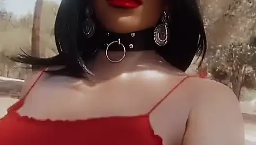 Göğüslerimi çıkartmak ister misin? O zaman ağzın buna değer olduğunu kanıtlamaya hazır olmalı!