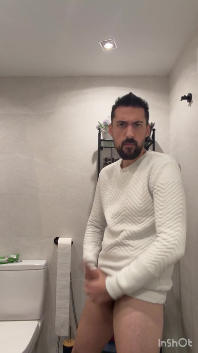 พ่อสุดฮอตชักว่าวในห้องน้ําสาธารณะ | คลิป 1