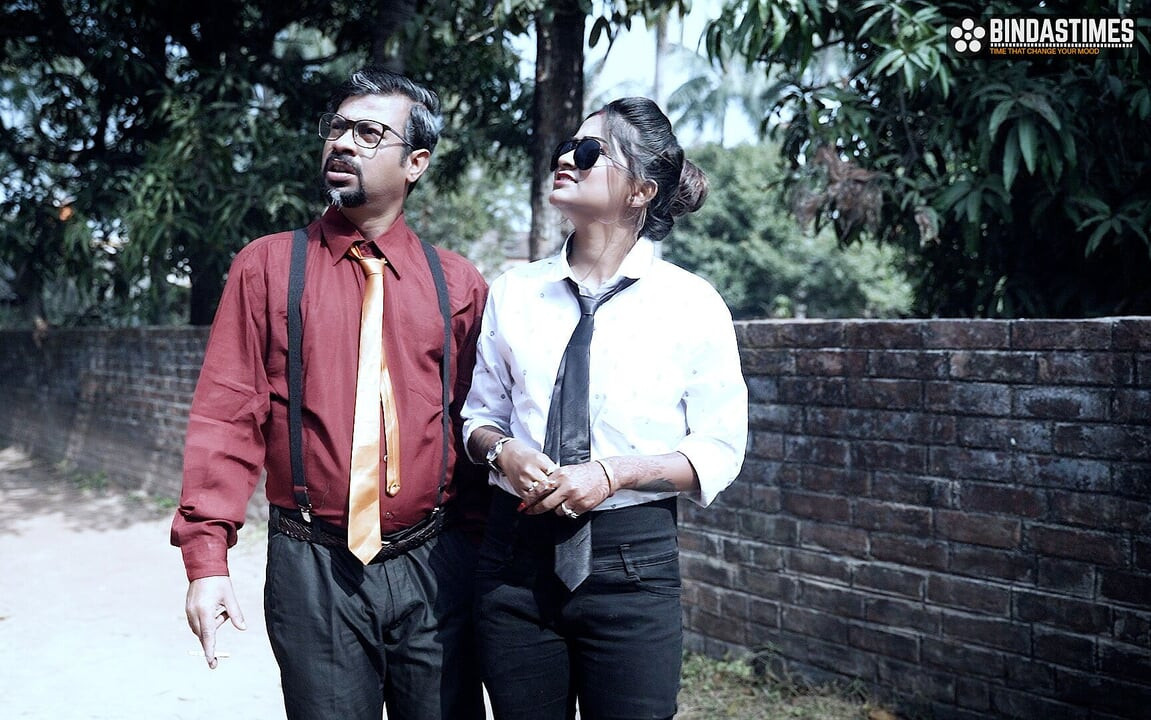 seksi haus dilar sudipa apne sharir ko dekar apne sanpatti kharidaar ko prabhaavit karne ki koshish karti hai aur uske stanon par vishaal viry shot prapt karti hai