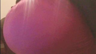Travesti dans ma mini-culotte rose et ma culotte rose