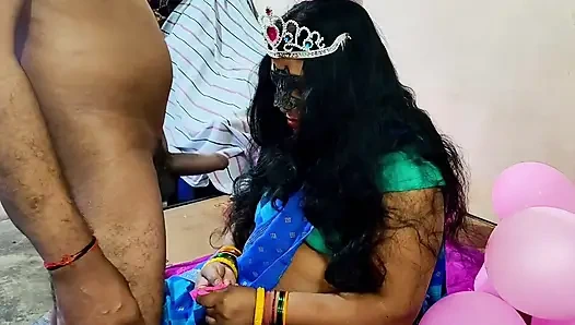 Ibu rumah tangga India pada hari ulang tahunnya