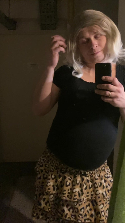 Blonde sissy Cd looks in mirror and satisfy